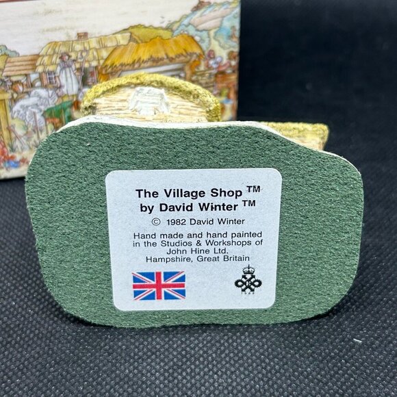 David Winter "The Village Shop" collectible cottage - Picture 5 of 5